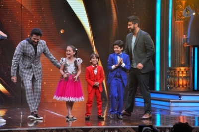 Mubarakan Team at Sabse Bada Kalakar Show - 10 of 27