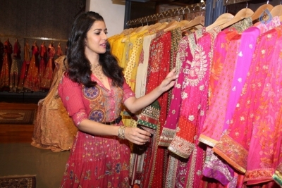 Nimrat Kaur Launches Winter Festive 2017 Collection - 9 of 13