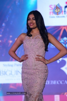 Pooja Hegde and Shamita Shetty at She Matters Fashion Show Photos - 7 of 55