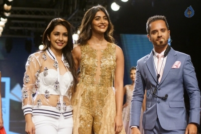 Pooja Hegde at LFW Winter Festive 2017 - 4 of 17