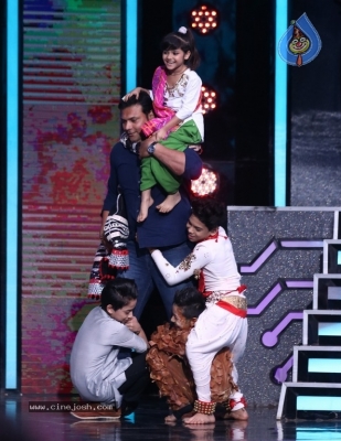 Rani Mukerji On The Sets Of Super Dancer Chapter 2 - 5 of 12