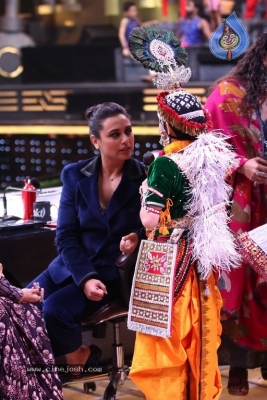 Rani Mukerji On The Sets Of Super Dancer Chapter 2 - 7 of 12