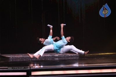 Rani Mukerji On The Sets Of Super Dancer Chapter 2 - 10 of 12