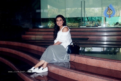 Rani Mukerji Spotted At Yash Raj Studio In Andheri - 2 of 8