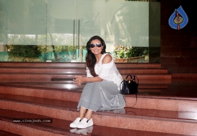 Rani Mukerji Spotted At Yash Raj Studio In Andheri - 4 of 8