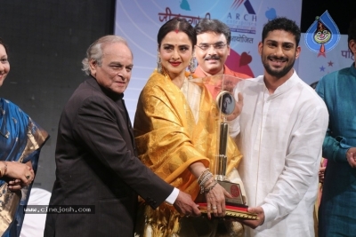 Rekha At Smita Patil Memorial Award - 2 of 12