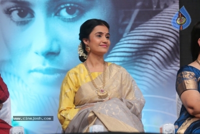 Rekha At Smita Patil Memorial Award - 3 of 12