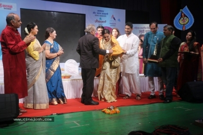 Rekha At Smita Patil Memorial Award - 10 of 12