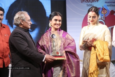 Rekha At Smita Patil Memorial Award - 12 of 12