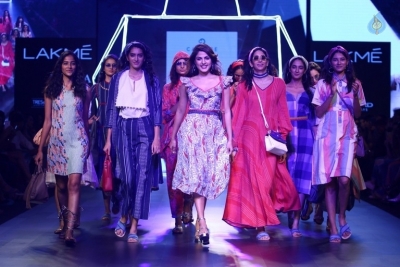 Ria Chakravarthi Walks The Ramp at LFW 2017 - 4 of 17