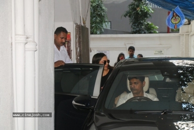 Sachin Tendulkar and Bollywood Celebrities Spotted at Airport - 26 of 60