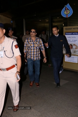 Sachin Tendulkar and Bollywood Celebrities Spotted at Airport - 35 of 60