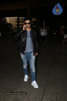 Sachin Tendulkar and Bollywood Celebrities Spotted at Airport - 40 of 60