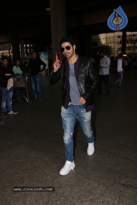 Sachin Tendulkar and Bollywood Celebrities Spotted at Airport - 43 of 60