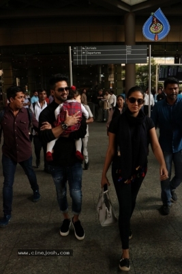 Sachin Tendulkar and Bollywood Celebrities Spotted at Airport - 45 of 60