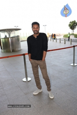 Sachin Tendulkar and Bollywood Celebrities Spotted at Airport - 51 of 60