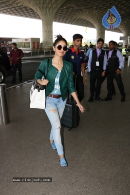 Sachin Tendulkar and Bollywood Celebrities Spotted at Airport - 53 of 60