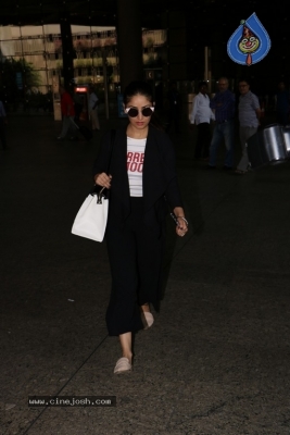 Sachin Tendulkar and Bollywood Celebrities Spotted at Airport - 54 of 60