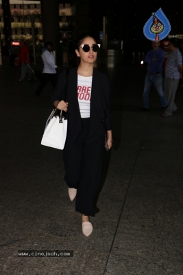 Sachin Tendulkar and Bollywood Celebrities Spotted at Airport - 57 of 60