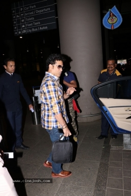 Sachin Tendulkar and Bollywood Celebrities Spotted at Airport - 60 of 60