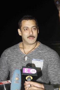 Salman Khan 50th Birthday Celebrations - 31 of 49