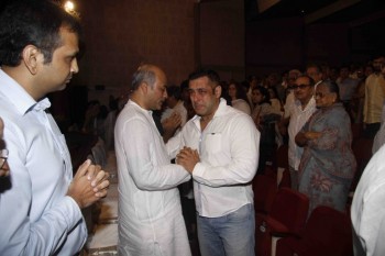 Salman Khan at Prayer Meet of Rajat Badjatya - 25 of 34