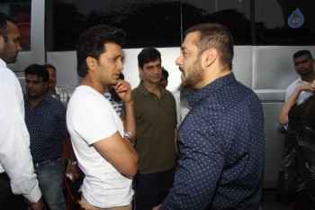 Salman Khan Visits Film Great Grand Masti Sets - 12 of 14