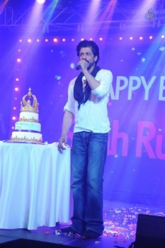 Shah Rukh Khan 50th Birthday Celebrations - 29 of 39