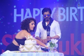 Shah Rukh Khan 50th Birthday Celebrations - 34 of 39