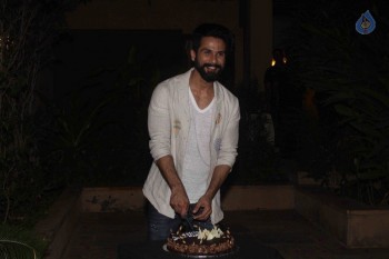 Shahid Kapoor Birthday Celebrations Photos - 45 of 49