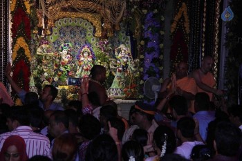 Shilpa Shetty at ISKCON Temple - 15 of 21