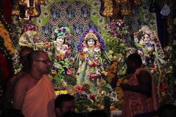 Shilpa Shetty at ISKCON Temple - 17 of 21