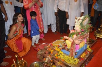 Shilpa Shetty Family at Andheri Cha Raja - 6 of 23