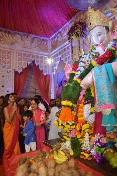 Shilpa Shetty Family at Andheri Cha Raja - 8 of 23