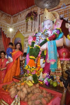 Shilpa Shetty Family at Andheri Cha Raja - 10 of 23