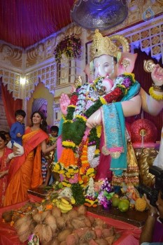 Shilpa Shetty Family at Andheri Cha Raja - 17 of 23