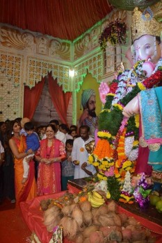 Shilpa Shetty Family at Andheri Cha Raja - 23 of 23