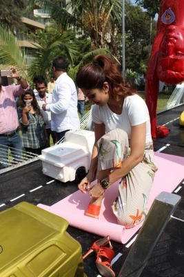 Shilpa Shetty Yoga Pose Statue Inauguration Pics - 30 of 38