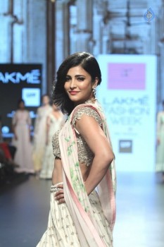 Shruti Haasan at LFW Summer Resort 2016 - 8 of 20