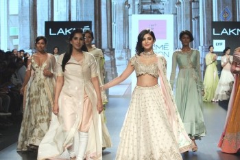 Shruti Haasan at LFW Summer Resort 2016 - 11 of 20