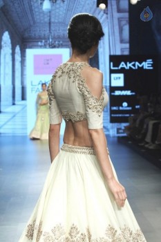 Shruti Haasan at LFW Summer Resort 2016 - 14 of 20