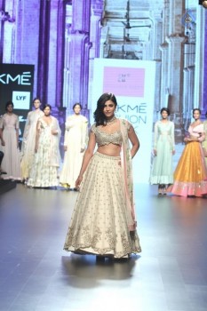 Shruti Haasan at LFW Summer Resort 2016 - 18 of 20