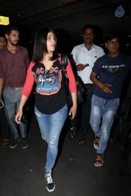 Shruti Haasan at Mumbai Airport - 9 of 17