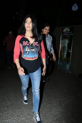 Shruti Haasan at Mumbai Airport - 15 of 17