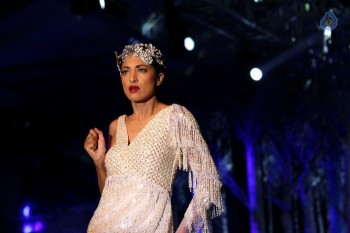 Shweta Nanda Walks the Ramp at Khosla Jani Unveil Collection - 34 of 36