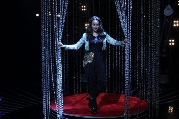 Sonakshi Sinha at Indian Idol Junior Sets - 11 of 14
