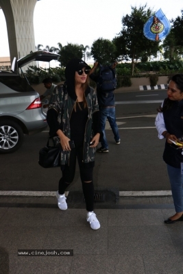 Sonakshi Sinha Spotted at Airport - 7 of 13