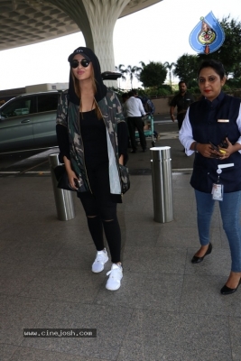 Sonakshi Sinha Spotted at Airport - 9 of 13