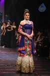 Sonal Chauhan, Zarine Khan at IIJW Event - 28 of 43