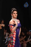 Sonal Chauhan, Zarine Khan at IIJW Event - 29 of 43